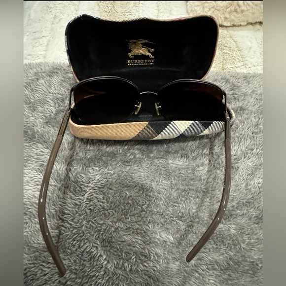 Burberry Sunglasses - Picture 6 of 8